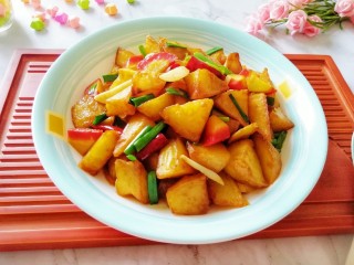 15、红烧土豆,美食诱惑。 