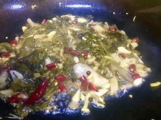 9、#年味#水煮酸菜滑肉片,中火炒出所有食材