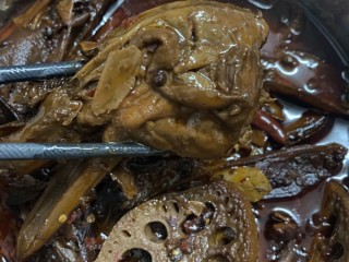 14、麻辣鸭头,上次做的拍的照片，还加了莲藕