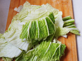 3、白菜炒木耳,白菜叶切大块