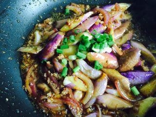 19、酱爆茄子,翻炒均匀即可食用
