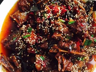 9、四川成都+芝麻香排,最后起锅时放鸡精、葱花、白芝麻。