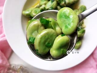 14、葱油蚕豆,非常的鲜嫩