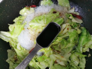 12、卷心菜炒粉丝,加一勺蚝油