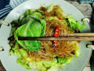 14、卷心菜炒粉丝,翻炒均匀