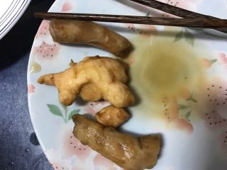 5、四川泡菜水的泡制,姜无所谓老姜还是嫩姜都可以（家里没有就捞点之前的代替取一下味道）