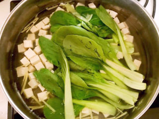 13、油菜豆腐,加入小油菜，烧开即可