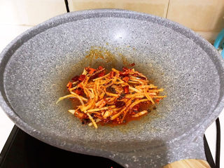 12、酸辣土豆粉,翻炒均匀