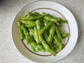 8、四季豆烧茄子,盛出控油待用