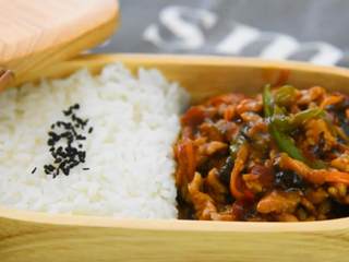 8、每一口都是家的味道，盖饭之王鱼香肉丝饭，别告诉我你不爱吃,出锅，一份美味可口的鱼香肉丝完成了