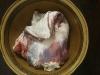 4、冬日进补神器-羊腩火锅,上好的羊腩一块,带点羊排最好。