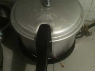 12、冬日进补神器-羊腩火锅,高压锅从冒气开始计时20分钟。