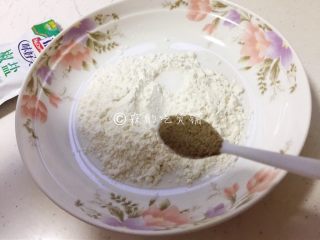 5、一朵开了花的菇  油炸椒盐金针菇,根据喜好，放入适量的各式香料粉。