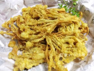 12、一朵开了花的菇  油炸椒盐金针菇,完成。