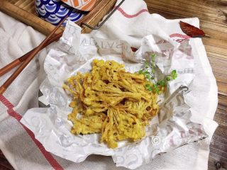 14、一朵开了花的菇  油炸椒盐金针菇,完成。