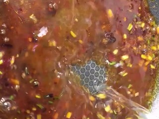 6、水煮肉片,加水烧开