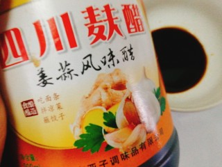 14、菌类料理+凉拌金针菇,四川麸醋，调匀。