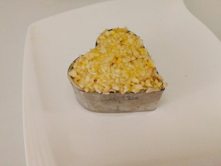 18、菌类料理+凉拌金针菇,均匀的填满在金针茹上面。