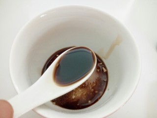 16、鱼香肉丝,米醋一汤勺，美味鲜酱油一勺。