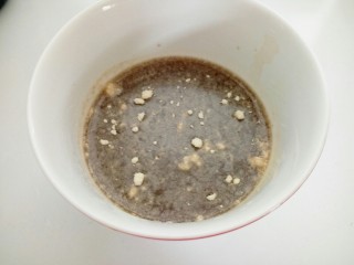 18、鱼香肉丝,胡椒粉，白塘，加50克水调成汁。