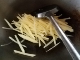 5、豆豉土豆丝,油炒土豆丝