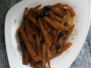 7、豆豉土豆丝,装盘
