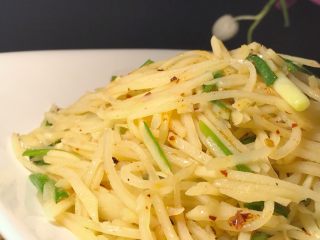 13、家常小炒—酸辣土豆丝,麻，辣，酸，脆是它的特点。