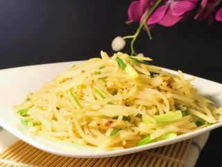 14、家常小炒—酸辣土豆丝,美美哒配上一碗白饭。爽口……