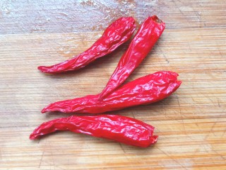 4、炒豌豆凉粉,米辣洗净