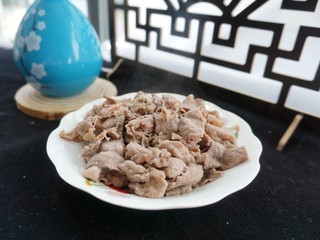 8、水煮肥牛,控干水分备用