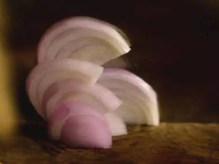 2、你没试过的杏鲍菇做法，好吃又下饭，味道太棒！,洋葱切丝备用