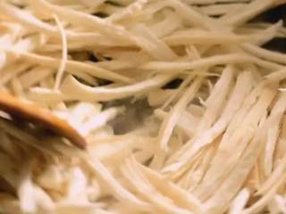 4、你没试过的杏鲍菇做法，好吃又下饭，味道太棒！,再下杏鲍菇干煸