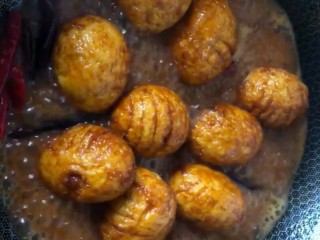 10、啤酒卤鸡蛋,煮至入味，大火收干汤汁即可