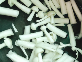 5、清炒杂蔬,汆水2分钟