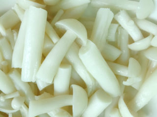 6、清炒杂蔬,捞出沥干水份备用