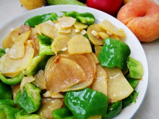 17、青椒土豆片,鲜香脆爽入味。