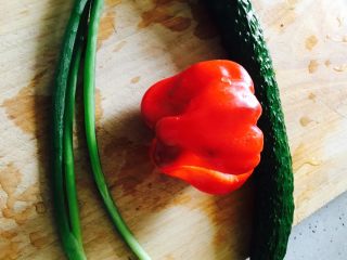 2、宫保鸡丁,食材洗净