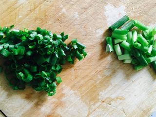 3、宫保鸡丁,葱白分开