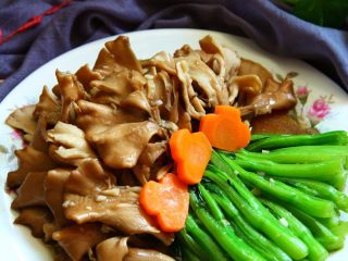 12、舞茸蚝油菜心,非常清淡、鲜美的一道菜