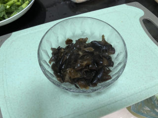 13、茼蒿炒鸡蛋➕最是一年春好处,捞出沥水备用