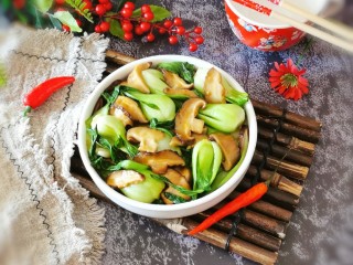17、青菜炒香菇,出锅装盘  