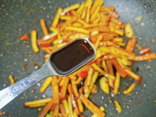 10、蒜苗炒香干,加一勺生抽