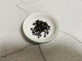 5、拔丝芋头,熟芝麻