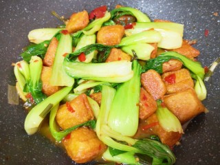 12、油菜豆腐,翻炒均匀关火出锅。