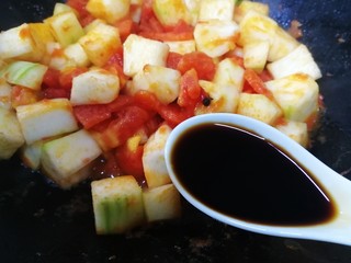 10、番茄烧冬瓜,放生抽。