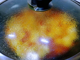 14、番茄烧冬瓜,盖上盖子，文火烧。