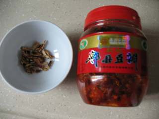 8、川味红烧牛肉面,准备适量陈皮，中药房可以买到，自家吃剩下的橘子皮晒晒干也是可以的。