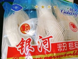 2、锡纸蒜香花蛤粉丝,采用银河粉丝
