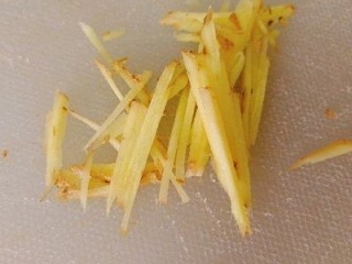 9、锡纸蒜香花蛤粉丝,姜切丝