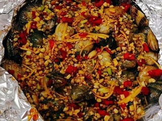 16、锡纸蒜香花蛤粉丝,准备就绪